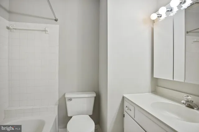 $2,700 | 1603 South Barton Street, Arlington, VA 22204