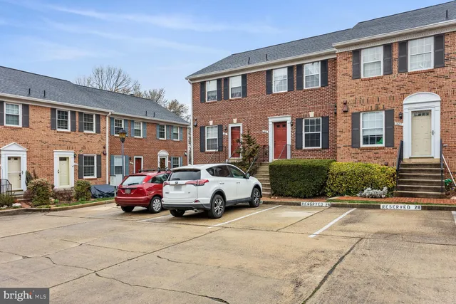 $2,700 | 1603 South Barton Street, Arlington, VA 22204