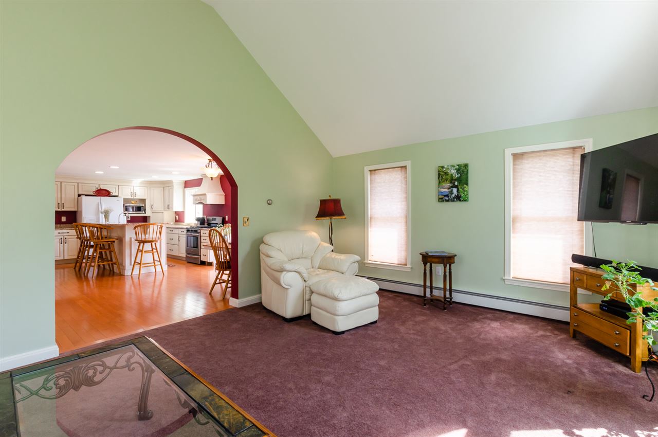 346 Federal Hill Road Milford, NH 03055 - Photo 9 of 38