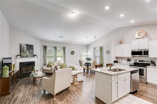 $299,900 | 204 Stone Creek Court, Temple, GA 30179