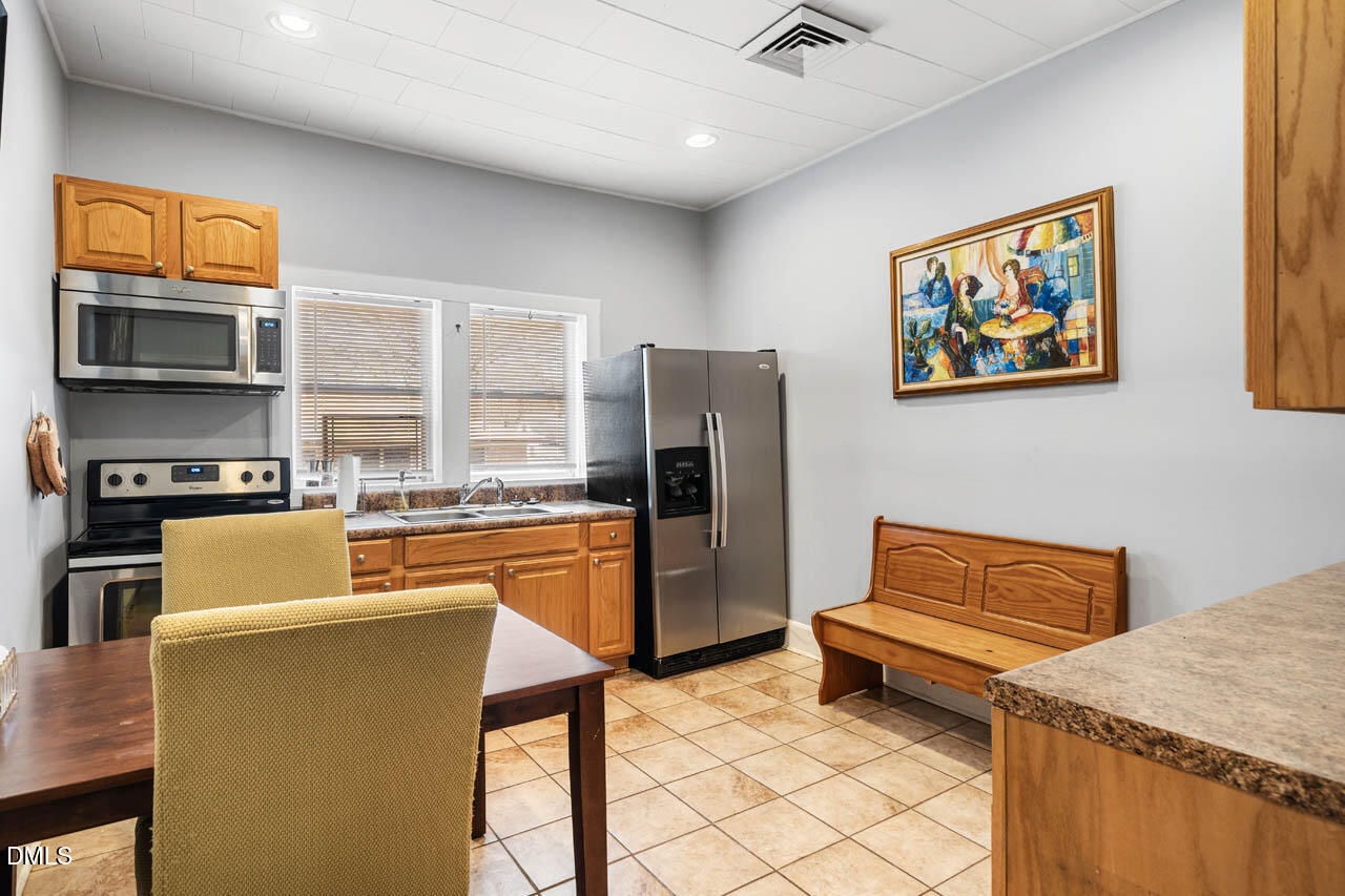 407 Oak Street Graham, NC 27253 - Photo 10 of 37 407OakSt-027