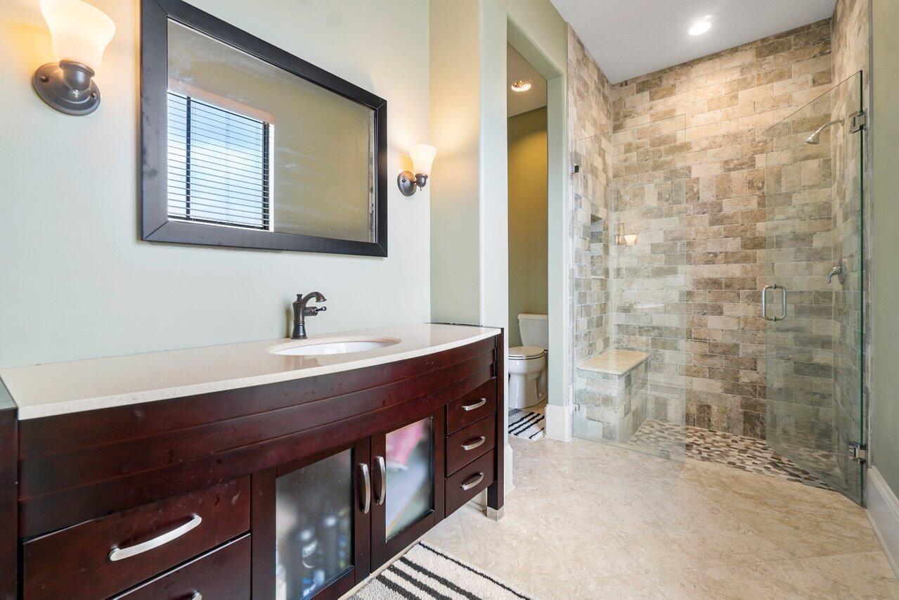 1101 Singer Drive Riviera Beach, FL 33404 - Photo 25 of 39 Bathroom #2 en-suite