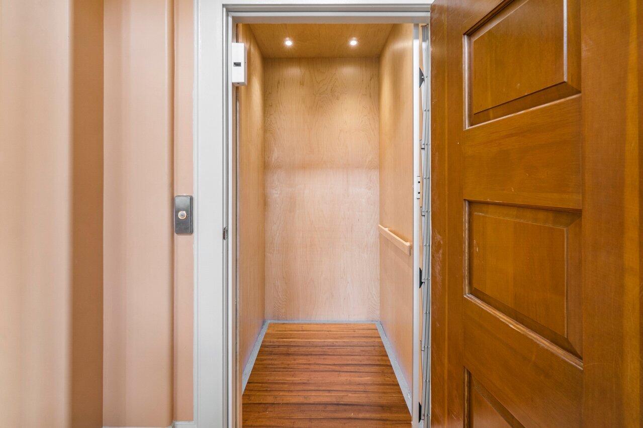 1101 Singer Drive Riviera Beach, FL 33404 - Photo 36 of 39 Elevator