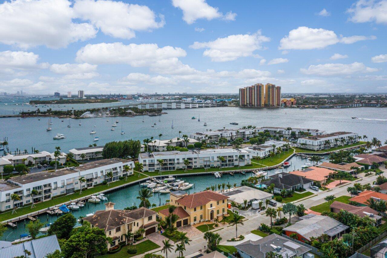 1101 Singer Drive Riviera Beach, FL 33404 - Photo 4 of 39 Aerial view to the South West
