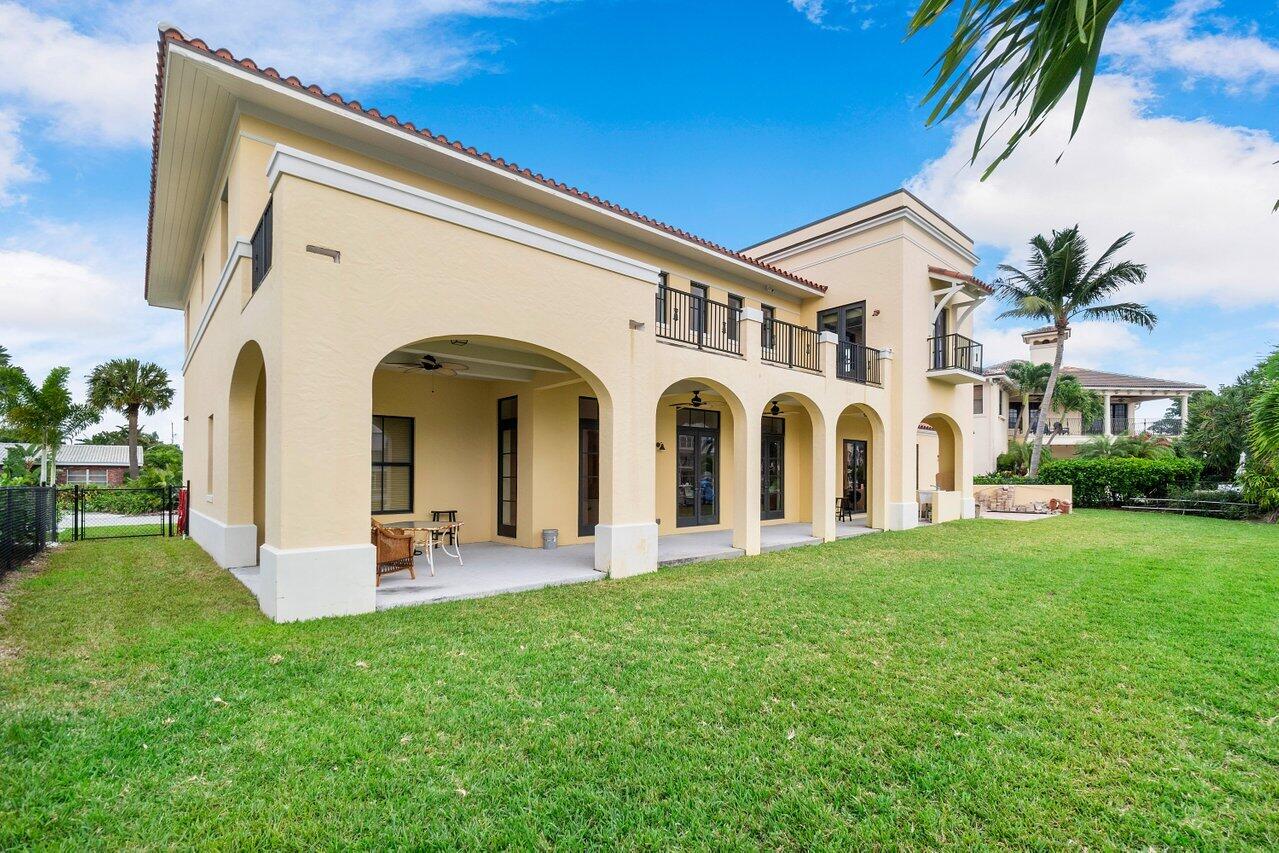 1101 Singer Drive Riviera Beach, FL 33404 - Photo 9 of 39 Covered Patio