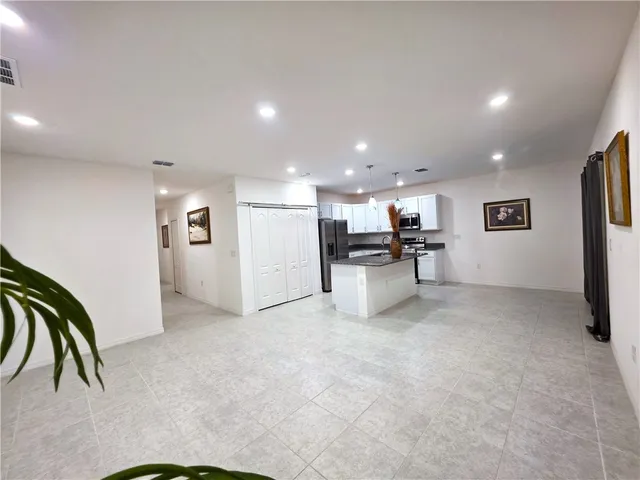 $2,050 | 7980 East 98th Avenue, Vero Beach, FL 32967