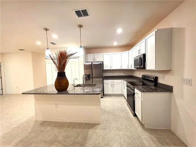 $2,050 | 7980 East 98th Avenue, Vero Beach, FL 32967