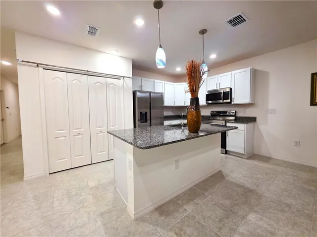 $2,050 | 7980 East 98th Avenue, Vero Beach, FL 32967