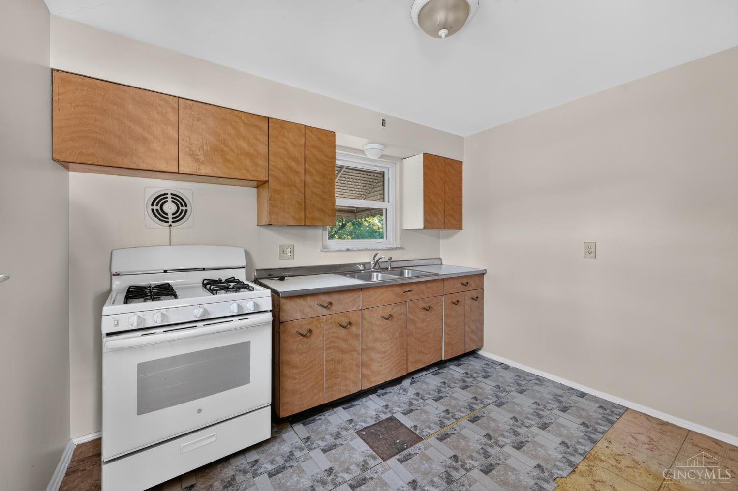 6633 Daly Road Cincinnati, OH 45224 - Photo 13 of 28