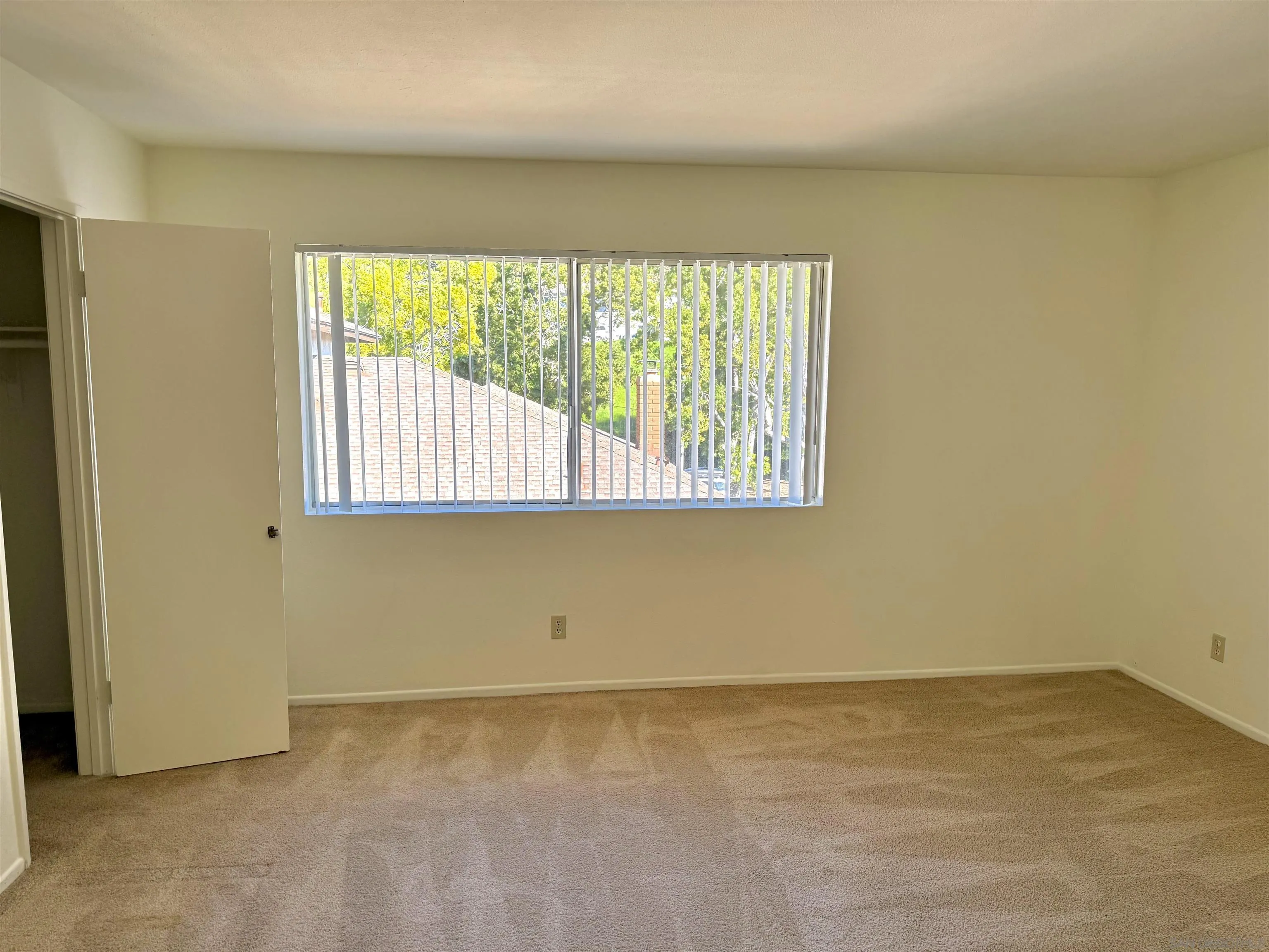 2139 Via Esmarca Oceanside, CA 92054 - Photo 8 of 11 Bedroom