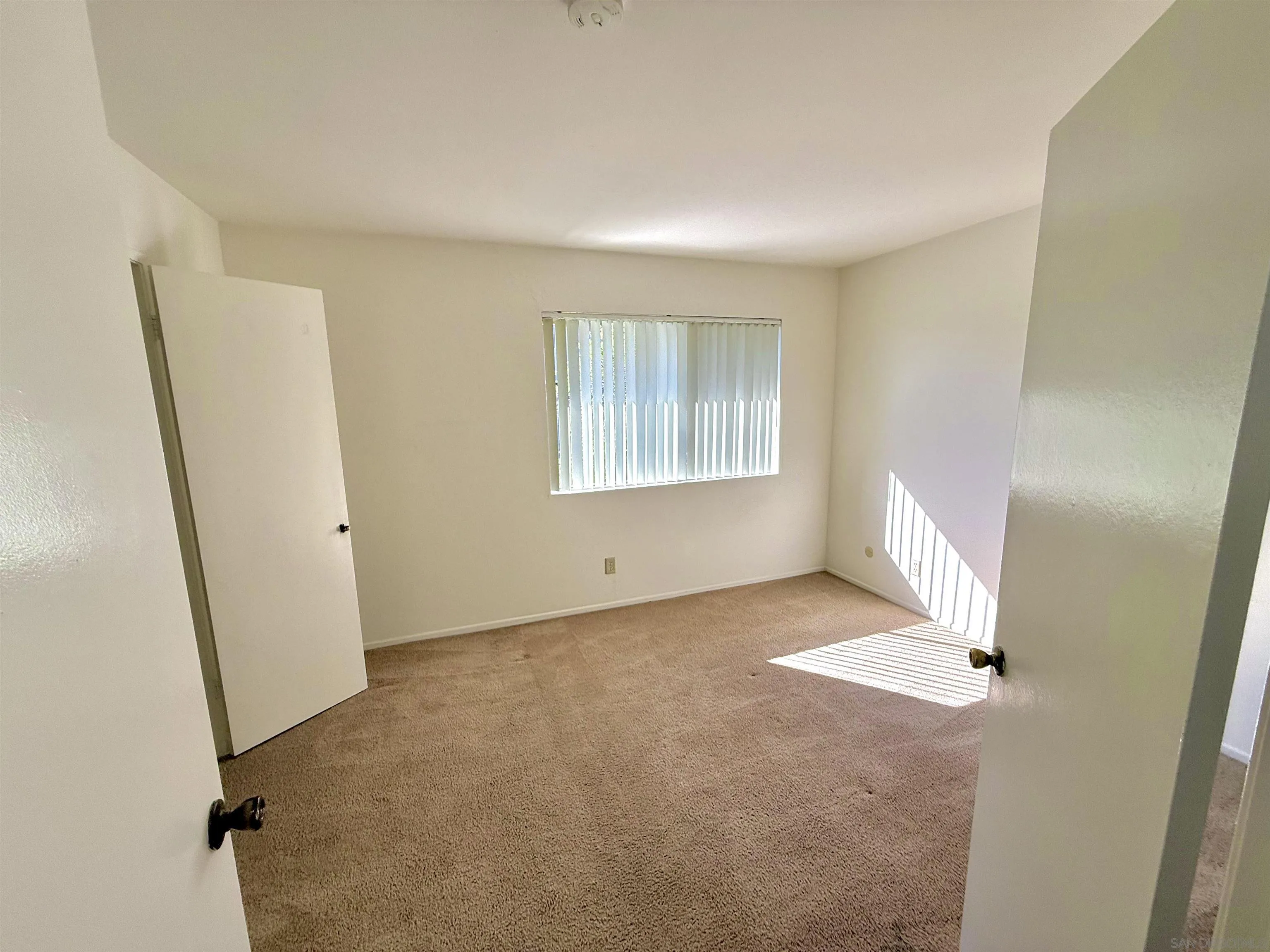 2139 Via Esmarca Oceanside, CA 92054 - Photo 9 of 11 Bedroom