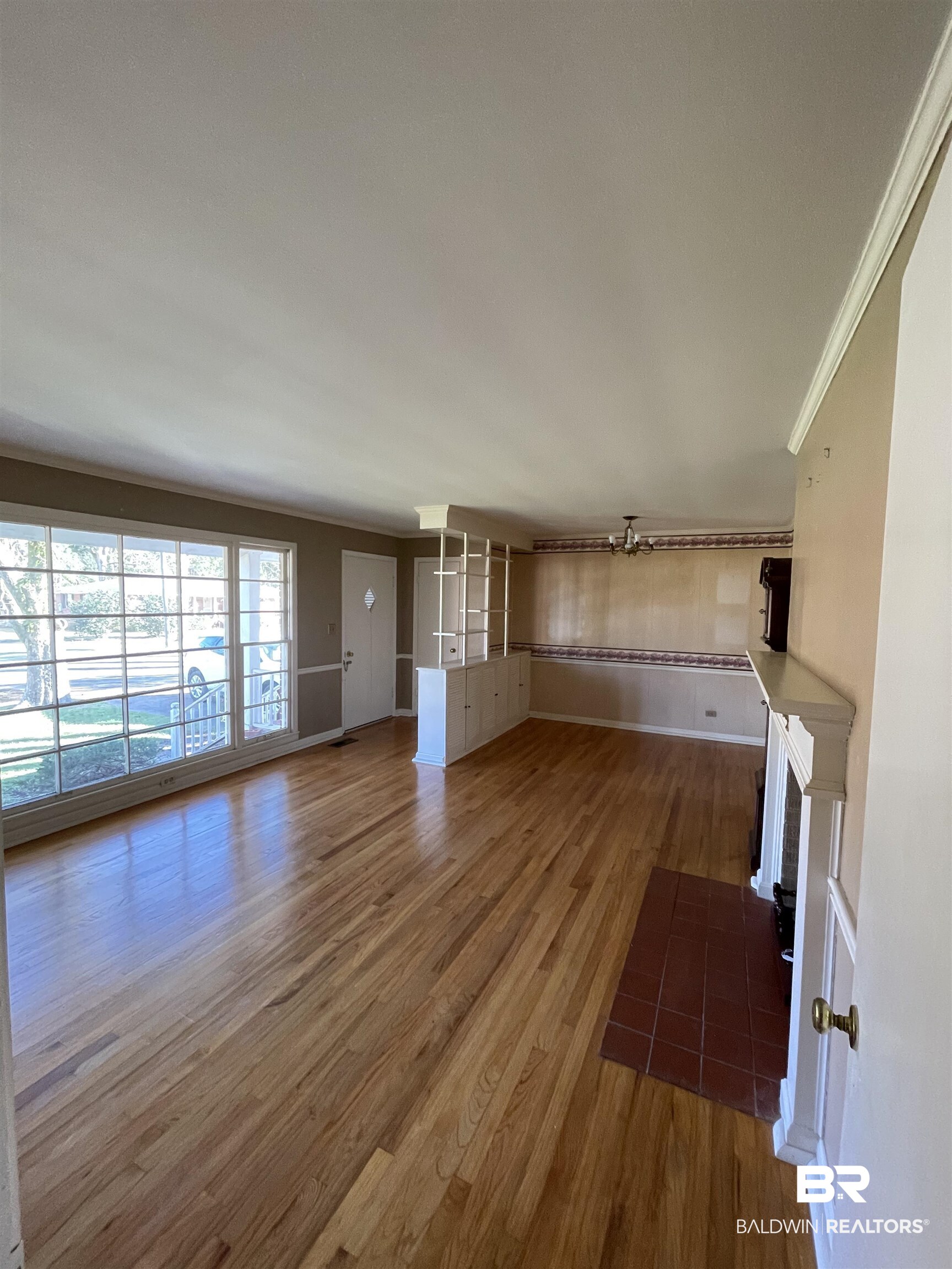 28 Confederate Circle Monroeville, AL 36460 - Photo 12 of 25 Living Room - Dining Room
