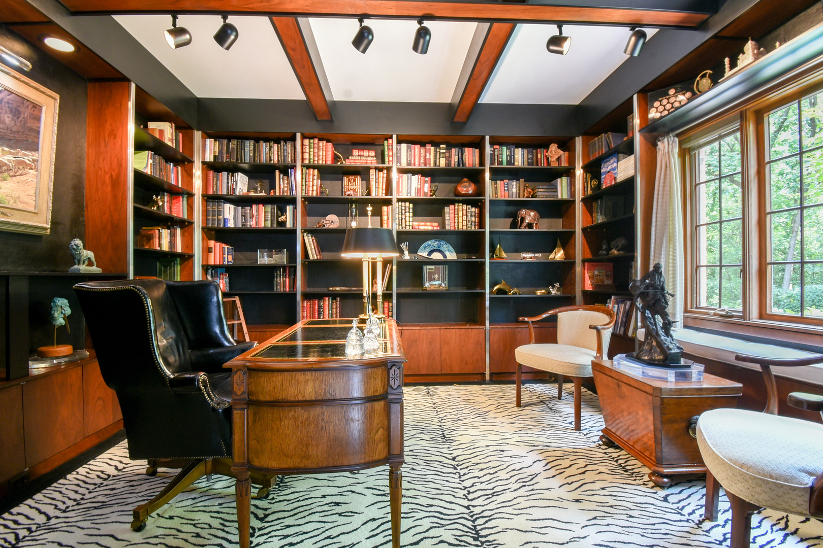 46 Ramsgate Drive Palos Park, IL 60464 - Photo 7 of 46 a room with furniture and a potted plant