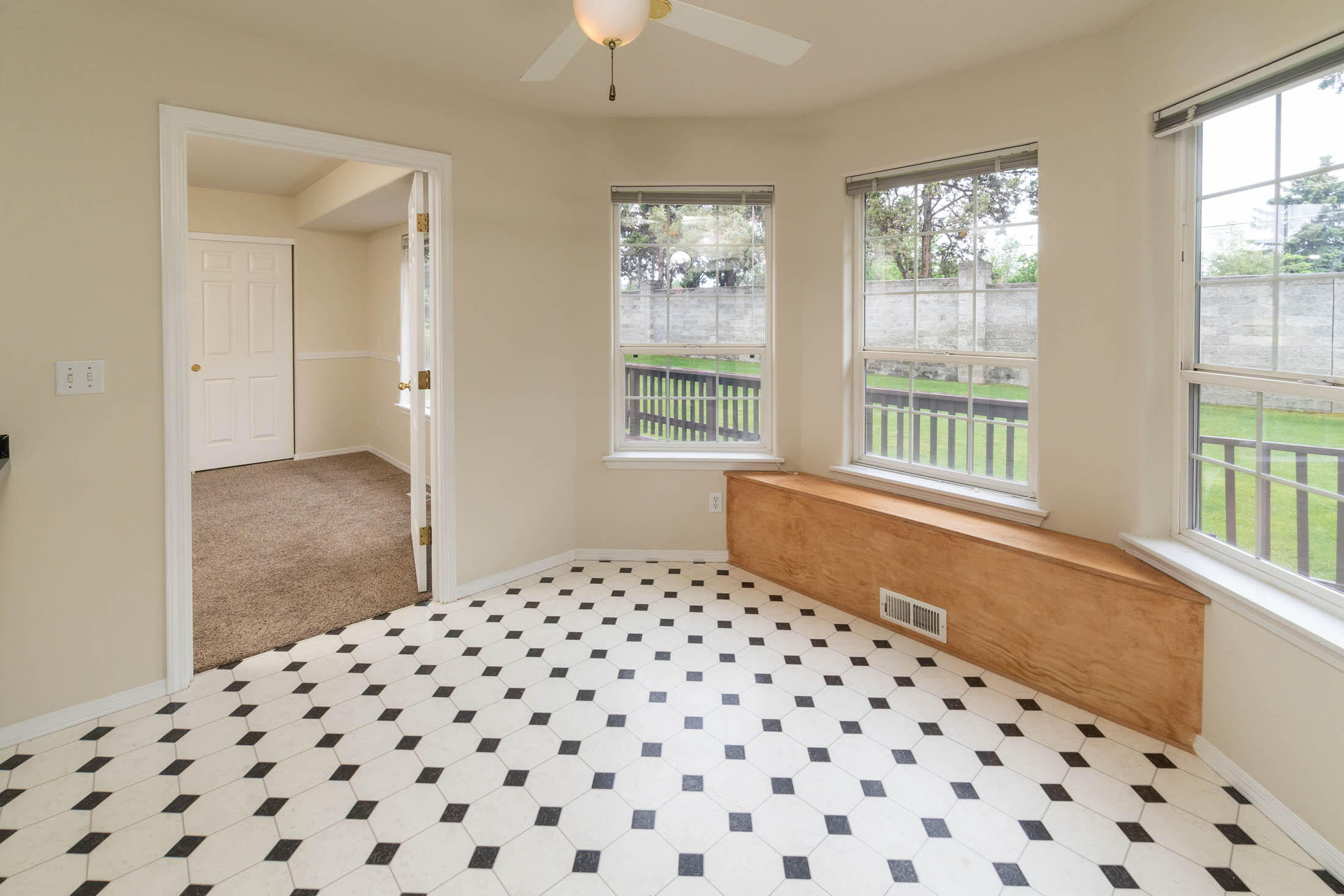 3389 Northeast Stonebrook Loop Bend, OR 97701 - Photo 10 of 27 Dining nook with seating bench off kitchen and ceiling fan.
