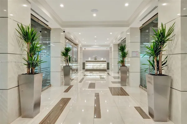 $20,000 | 19925 Northeast 39th Place, Unit 404, Aventura, FL 33180