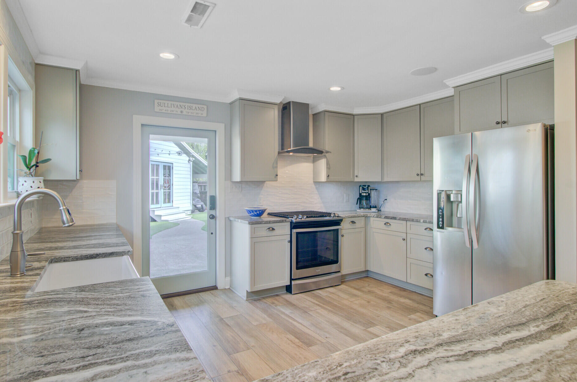 8 Vincent Drive Mount Pleasant, SC 29464 - Photo 23 of 68 33_33_mls