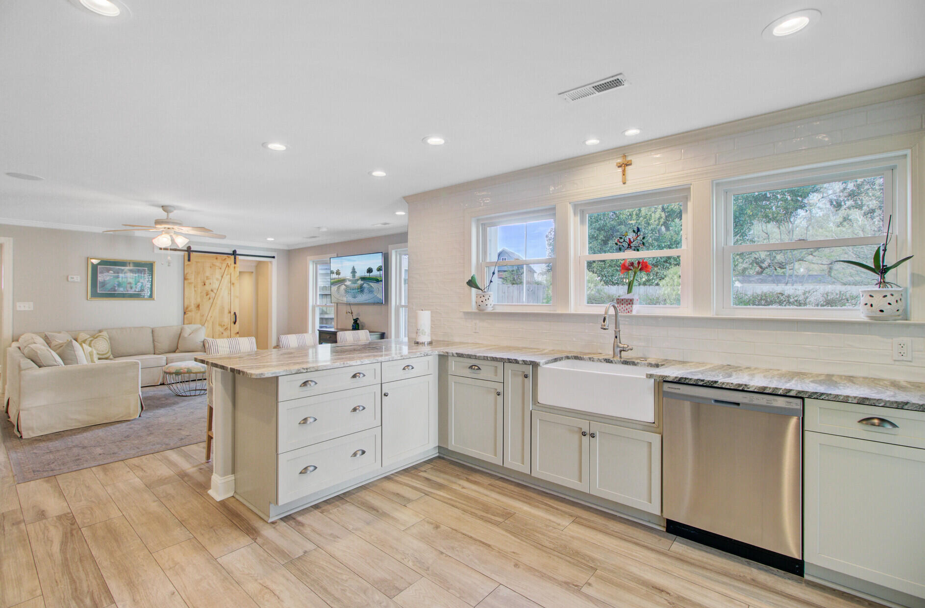 8 Vincent Drive Mount Pleasant, SC 29464 - Photo 25 of 68 35_35_mls