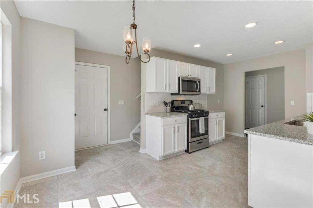 635 Sable View Lane Atlanta, GA 30349 - Photo 11 of 24