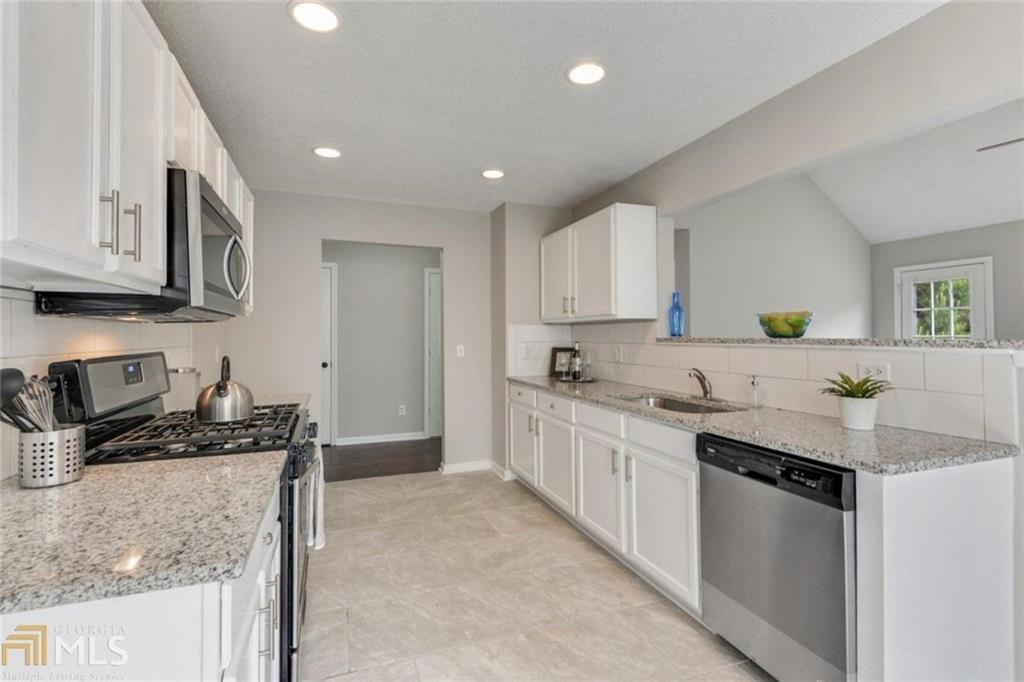 635 Sable View Lane Atlanta, GA 30349 - Photo 9 of 24