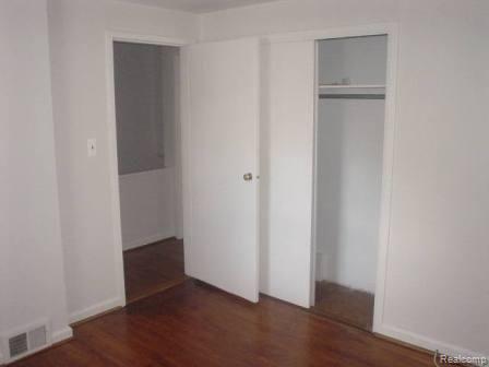 1790 Graefield Road, Unit 21 Birmingham, MI 48009 - Photo 10 of 17 BEDROOM 2