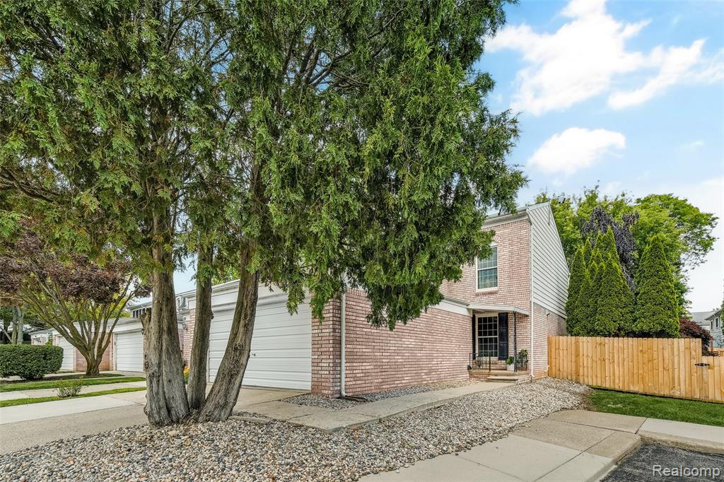 161 Stratford Lane Rochester Hills, MI 48309 - Photo 3 of 29