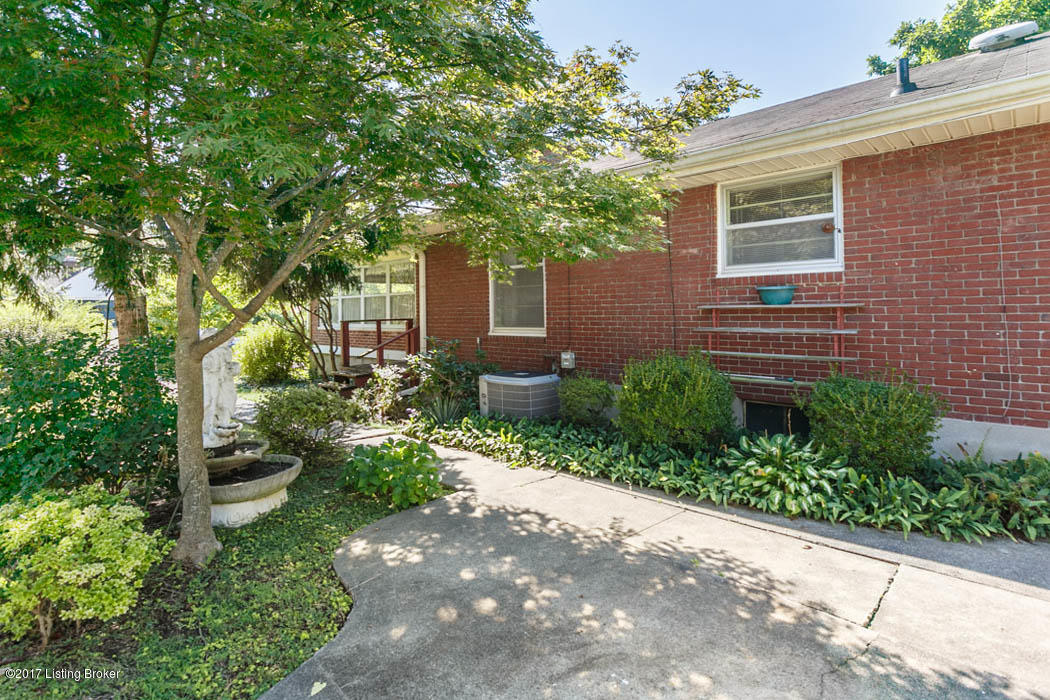 4522 Blenheim Road Louisville, KY 40207 - Photo 10 of 33 010