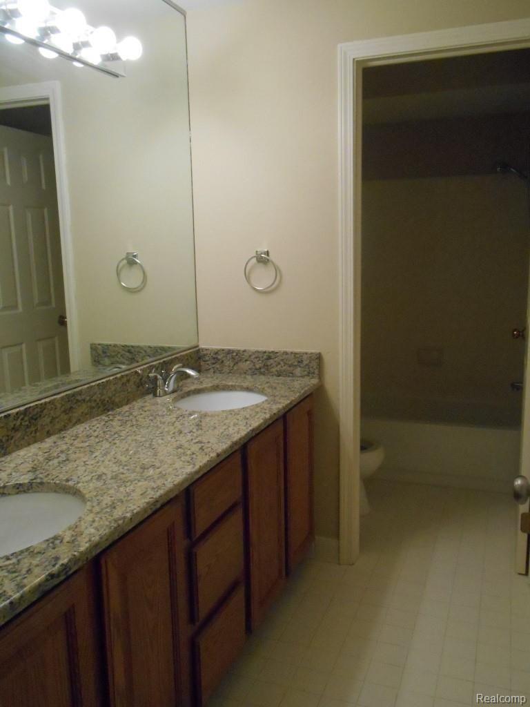 6369 Cherry Tree Court Rochester, MI 48306 - Photo 18 of 25 DSCN1094 (Medium).jpg
