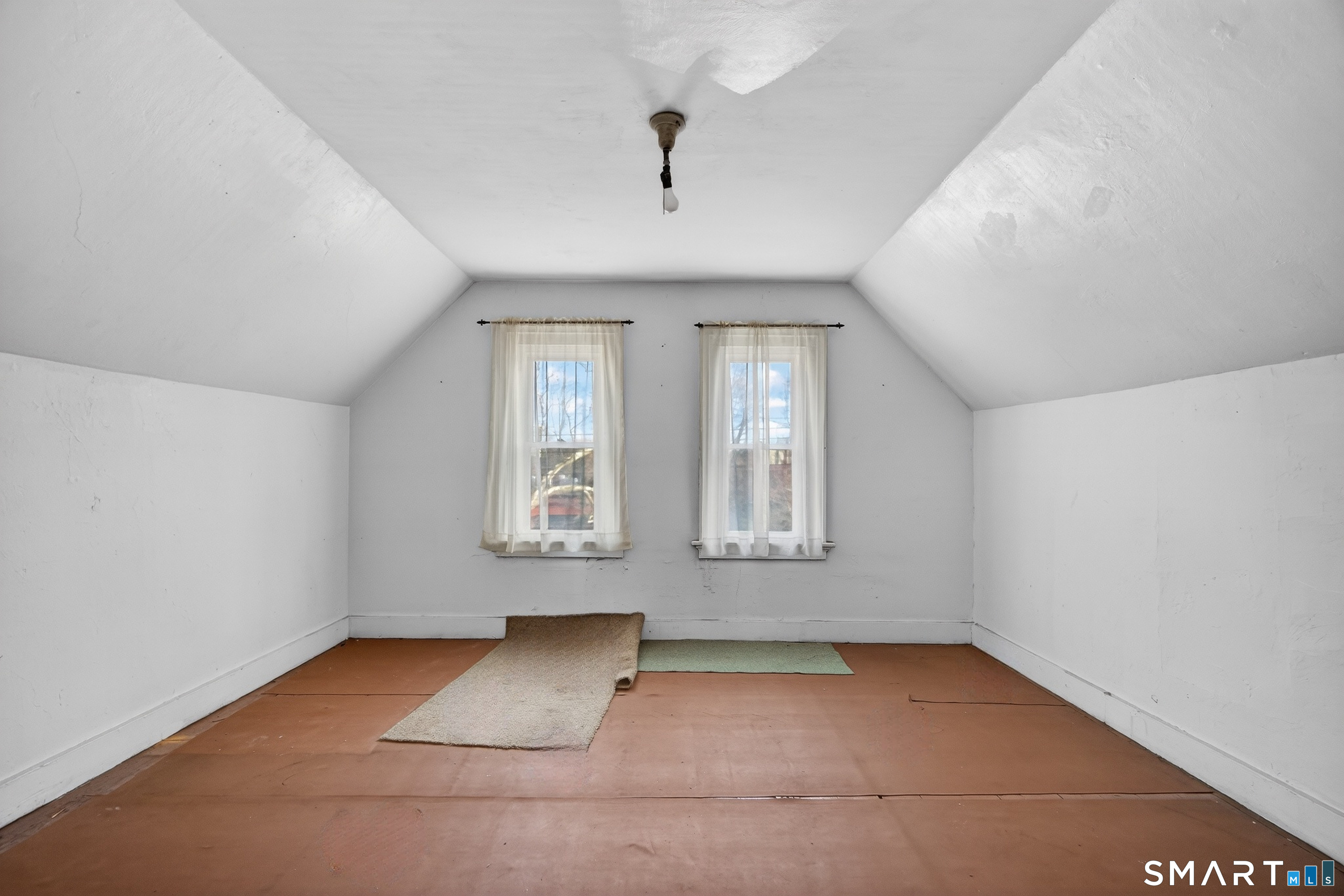 832 State Street New Haven, CT 06511 - Photo 32 of 39 an empty room with windows