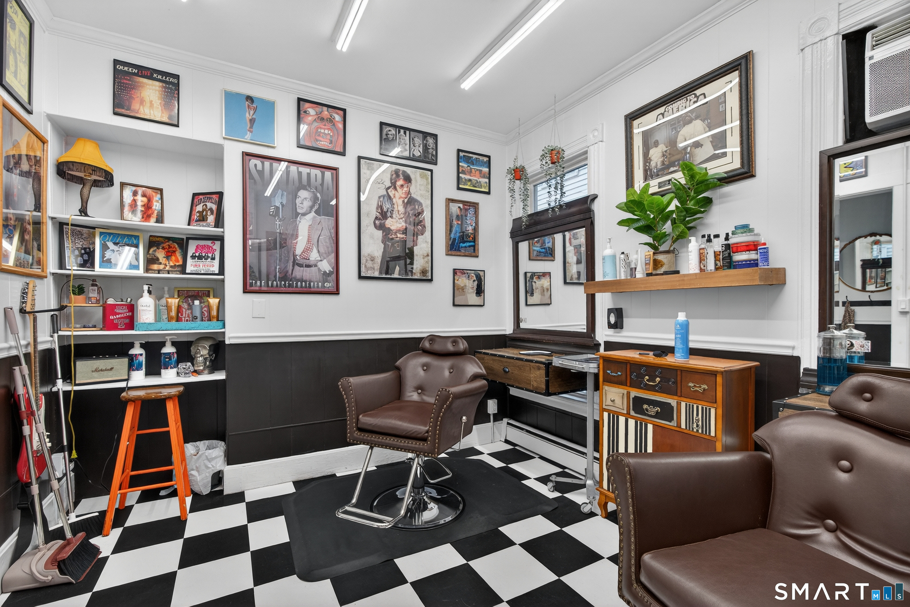 832 State Street New Haven, CT 06511 - Photo 9 of 39 a living room with furniture workspace and a window