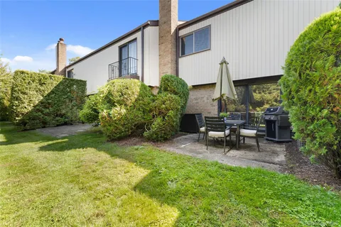 $675,000 | 11 Jackson Avenue, Unit 4, Scarsdale, NY 10583