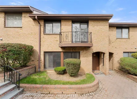 $675,000 | 11 Jackson Avenue, Unit 4, Scarsdale, NY 10583