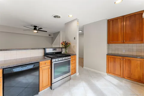 $675,000 | 11 Jackson Avenue, Unit 4, Scarsdale, NY 10583