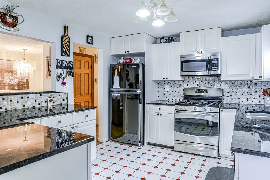 53 Ryan Road Stoughton, MA 02072 - Photo 3 of 40 Gallery Image 3