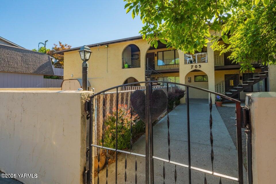 703 South 38th Avenue, Unit 8 Yakima, WA 98902 - Photo 2 of 10 a view of a house with a tree