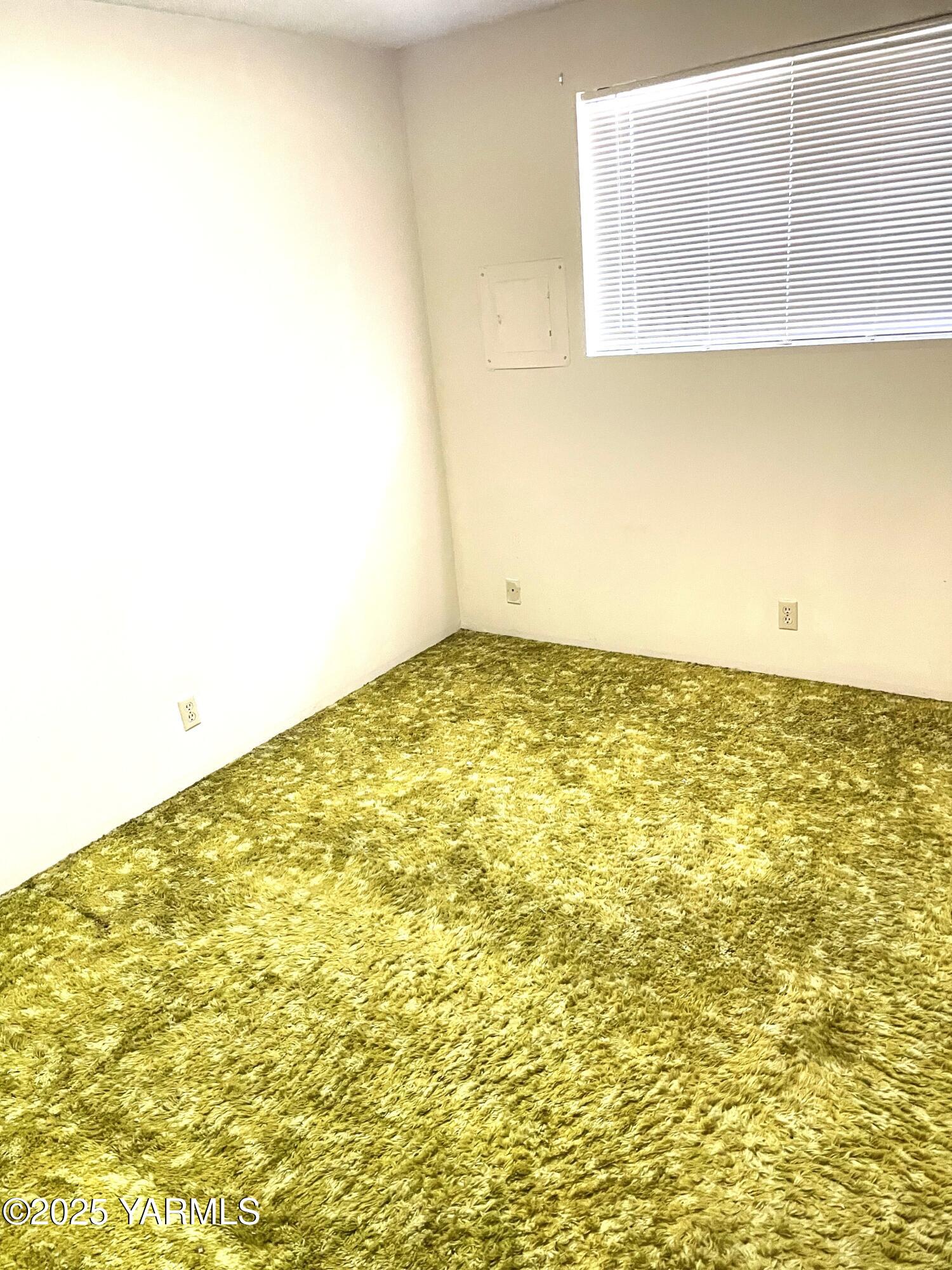 703 South 38th Avenue, Unit 8 Yakima, WA 98902 - Photo 9 of 10 a view of an empty room