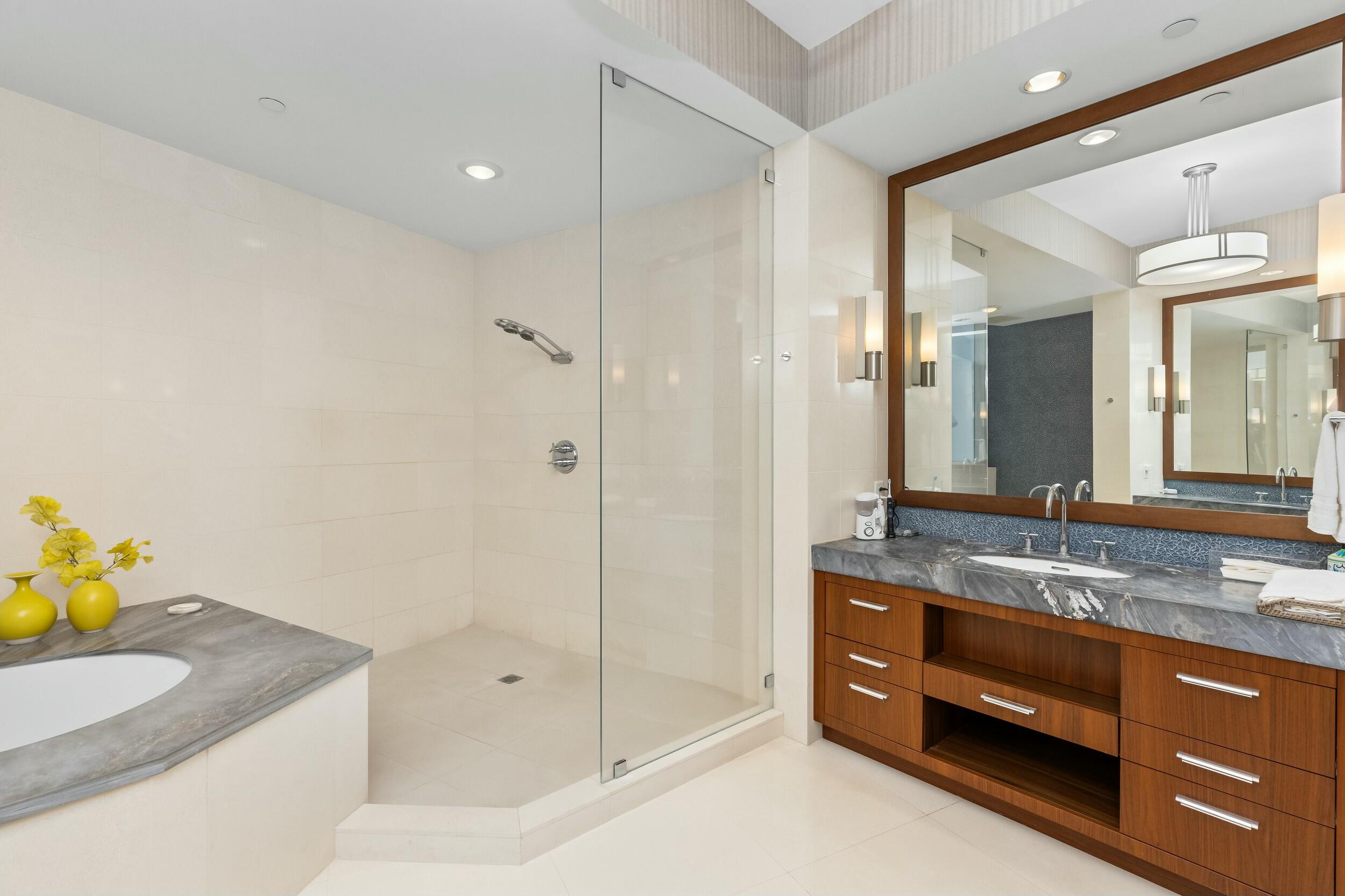 1000 South Ocean Boulevard, Unit 208 Boca Raton, FL 33432 - Photo 18 of 34 Primary bathroom