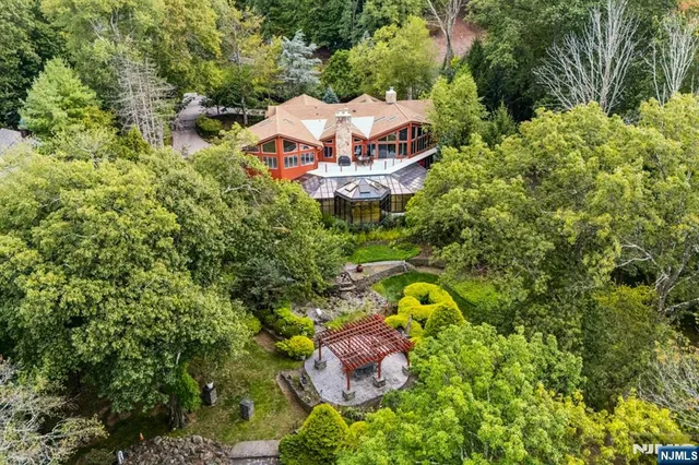 $3,325,000 | 951 Scioto Drive, Franklin Lakes, NJ 07417