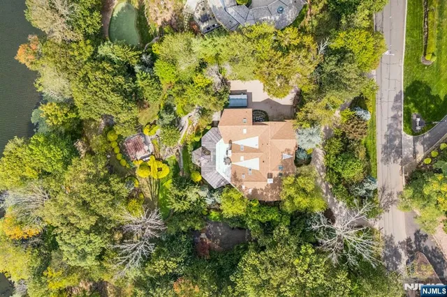 $3,325,000 | 951 Scioto Drive, Franklin Lakes, NJ 07417