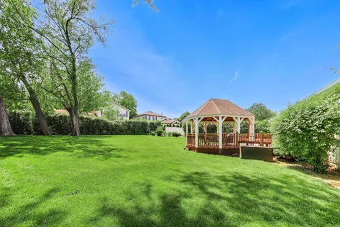 $675,000 | 611 West Whiting Lane, Arlington Heights, IL 60004