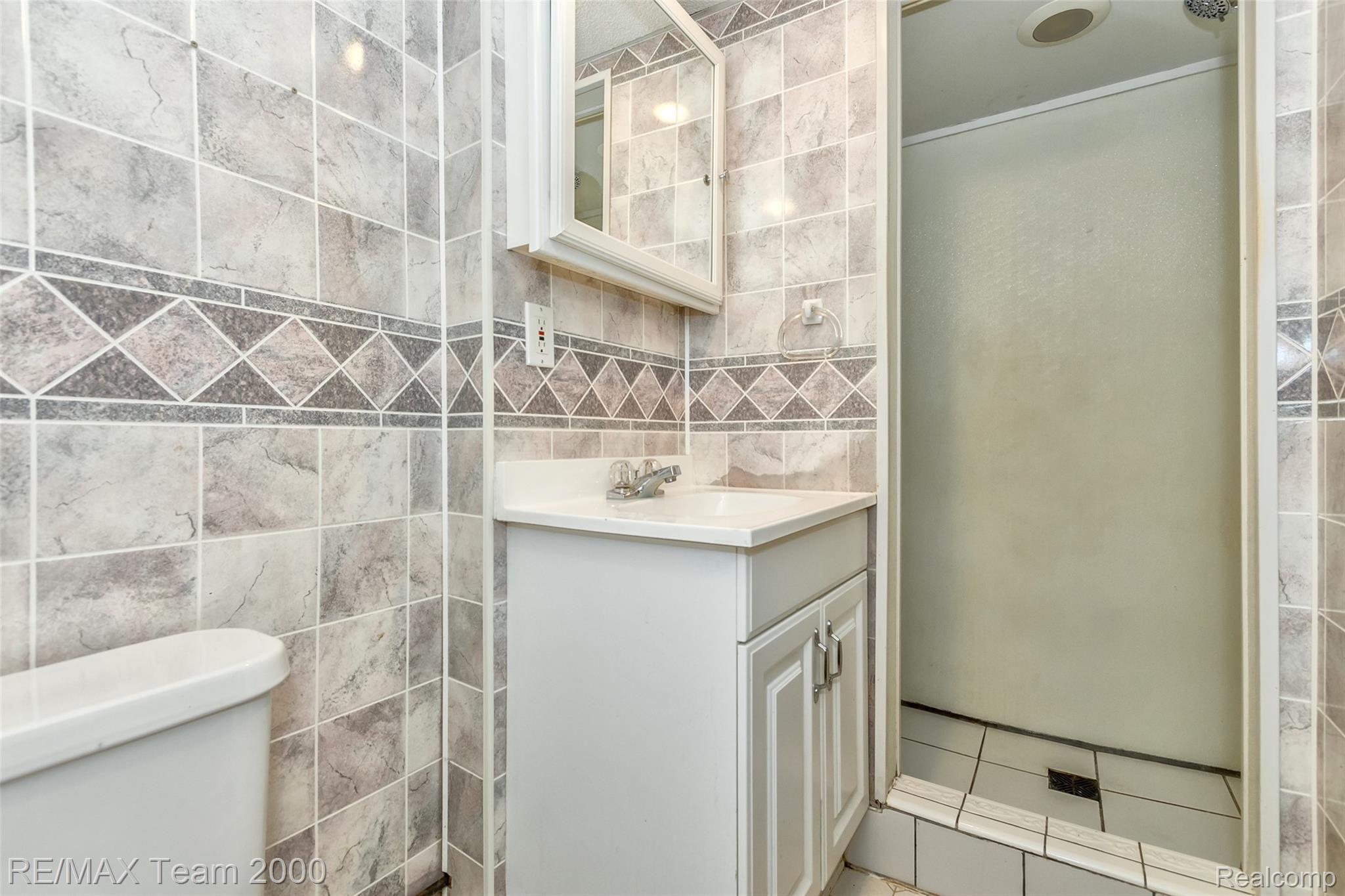 9387 Allen Road Allen Park, MI 48101 - Photo 20 of 27 25.jpg