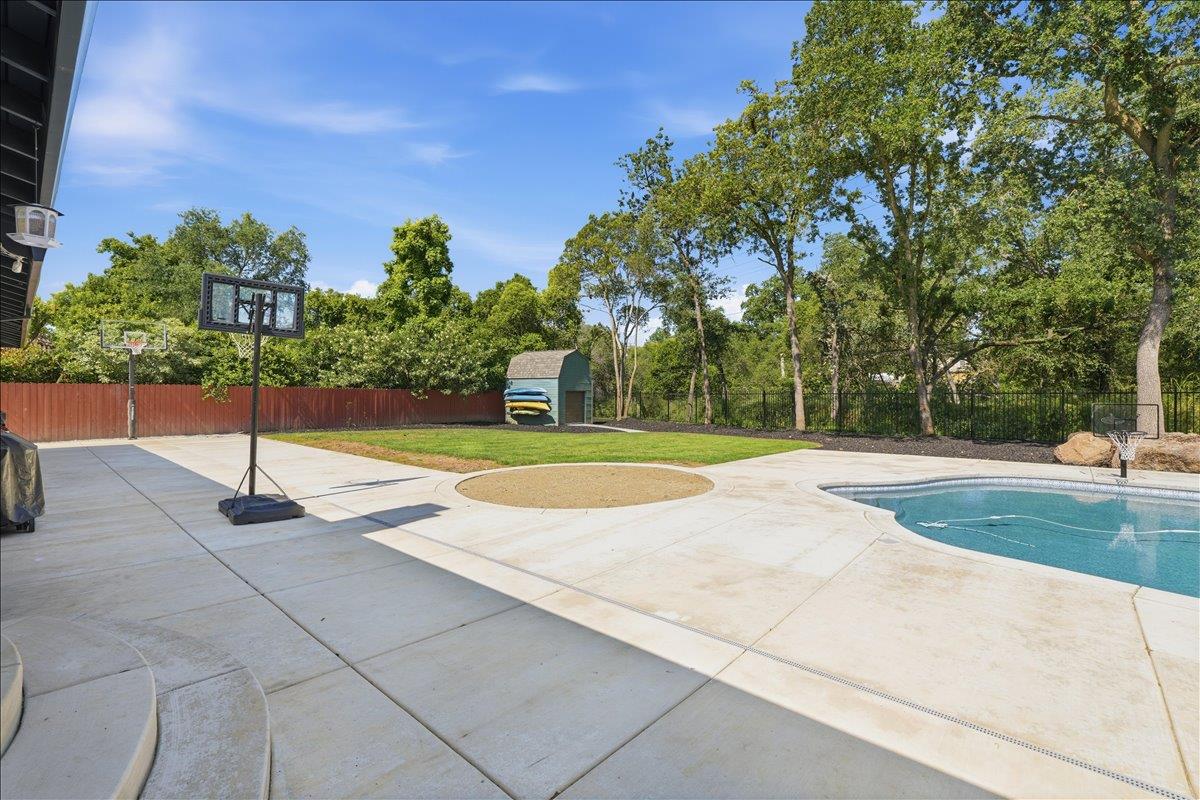 4849 Alexon Way Carmichael, CA 95608 - Photo 36 of 50 a view of a basketball court