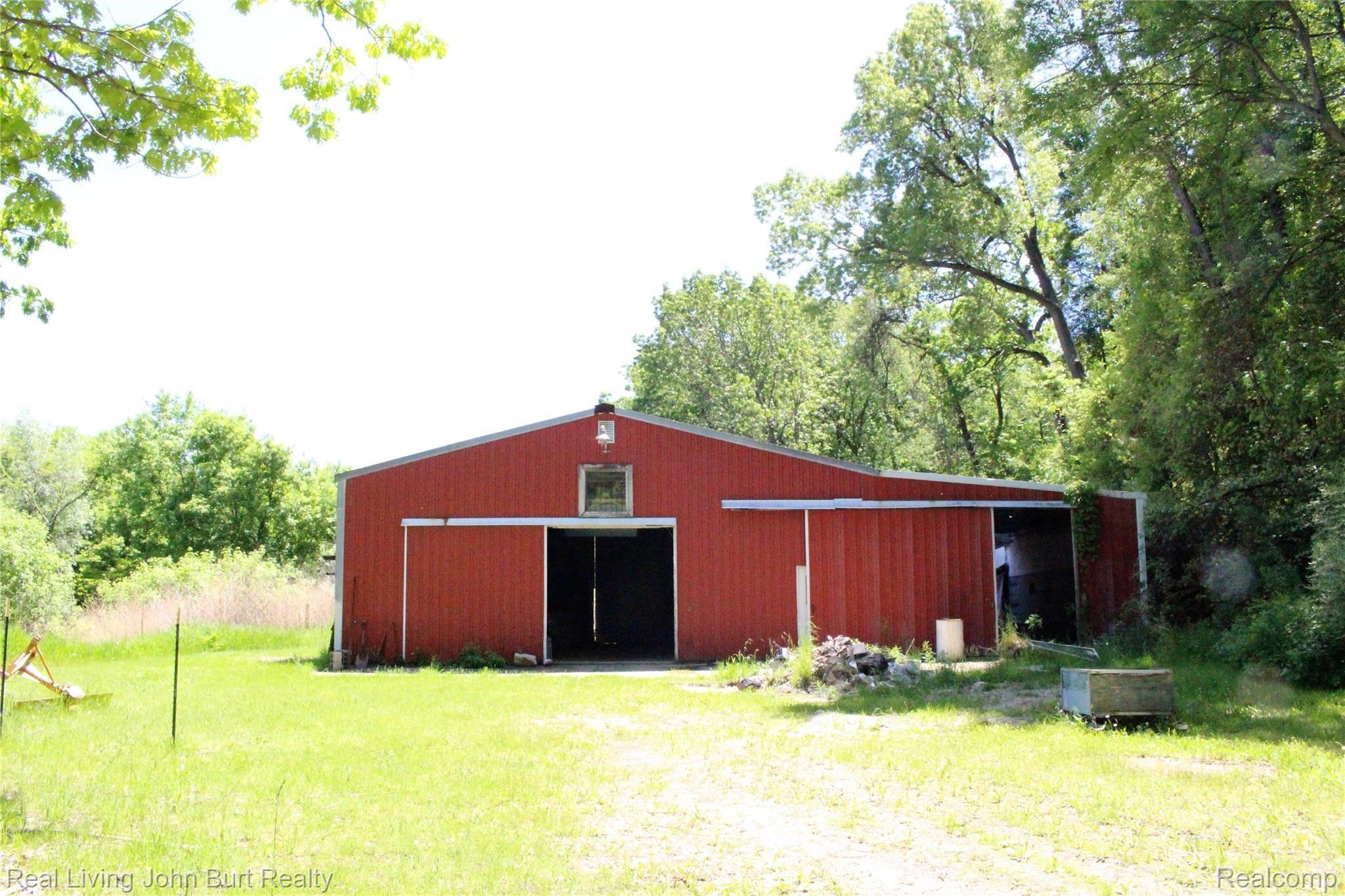 4965 Perryville Road Holly, MI 48442 - Photo 6 of 29 Large barn to fit all your toys!