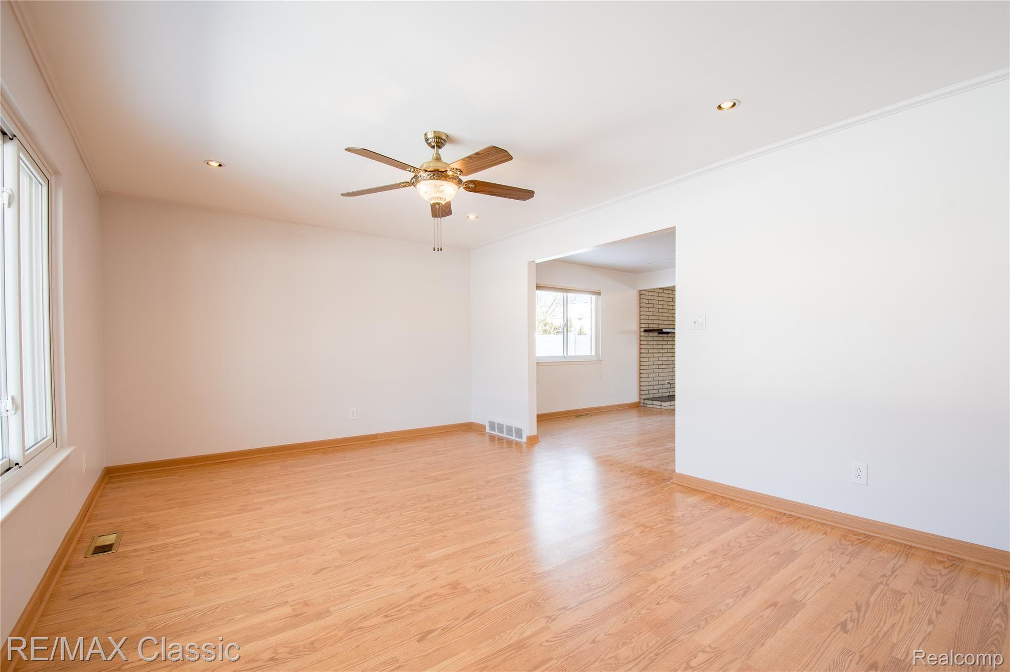 16188 Wayne Road HDR30.jpg
