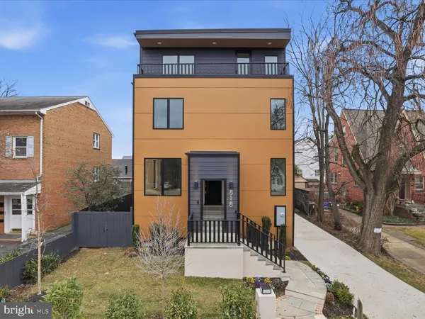 $2,199,999 | 818 North Edgewood Street, Arlington, VA 22201