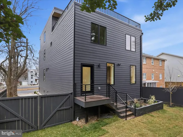 $2,199,999 | 818 North Edgewood Street, Arlington, VA 22201