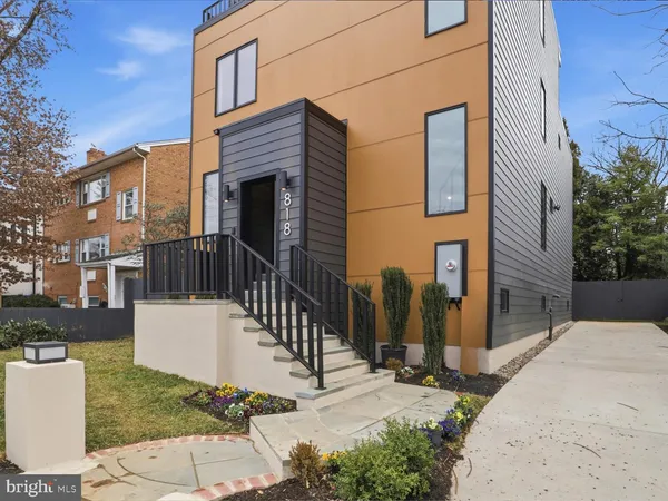 $2,199,999 | 818 North Edgewood Street, Arlington, VA 22201