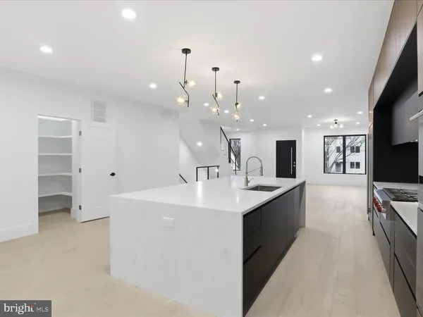 $2,199,999 | 818 North Edgewood Street, Arlington, VA 22201
