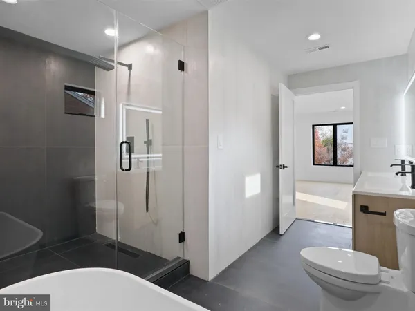 $2,199,999 | 818 North Edgewood Street, Arlington, VA 22201