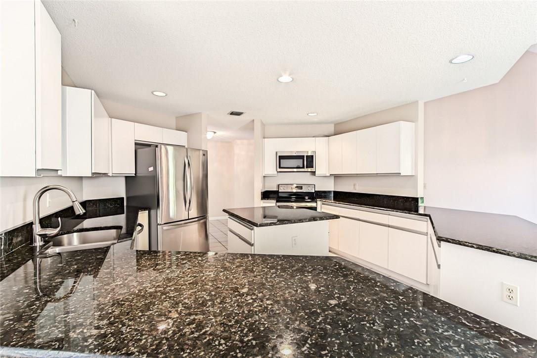 23350 Water Circle, Unit 23350 Boca Raton, FL 33486 - Photo 7 of 31 Kitchen