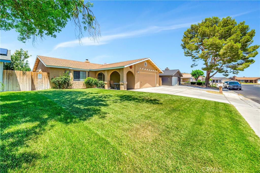 729 North Sunland Drive Ridgecrest, CA 93555 - Photo 17 of 52 a front view of a house with a yard